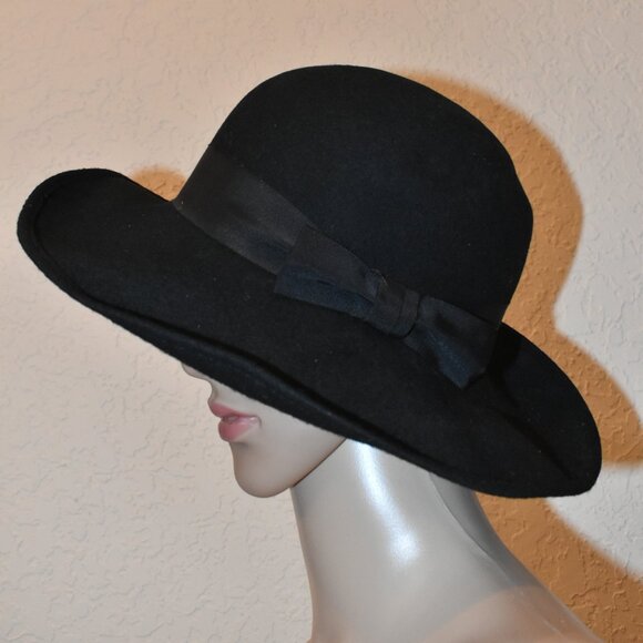 Vintage Bermona Trend Black Hat with Ribbon from England - Picture 2 of 3